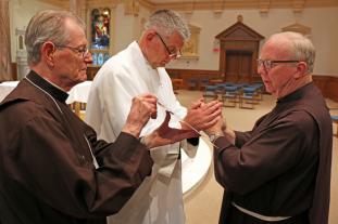 Bruder Julian, Bruder Lukas und Bruder Edward (von links nach rechts).