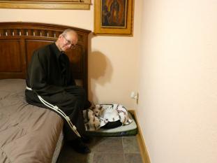 Brother Richard and the chihuahua Sandy. The chihuahua Pablo is also a resident of the friary.